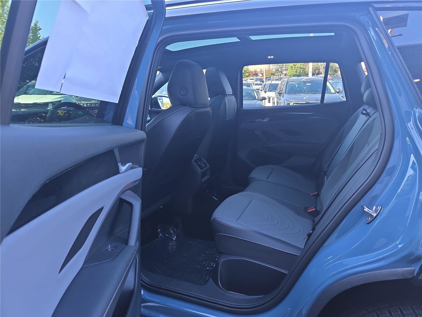 New 2025 Volkswagen Tiguan SE R-Line image 29