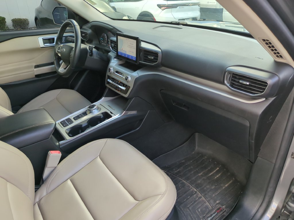 Certified 2022 Ford Explorer XLT w/ Equipment Group 202A RWD image 16