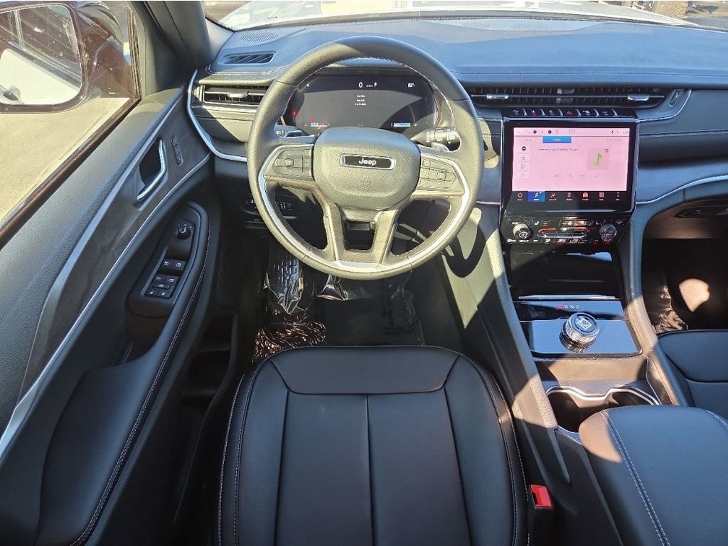 New 2025 Jeep Grand Cherokee Limited image 17