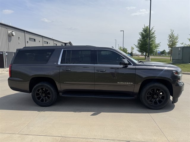 Used 2018 Chevrolet Suburban LT AWD/4WD image 4