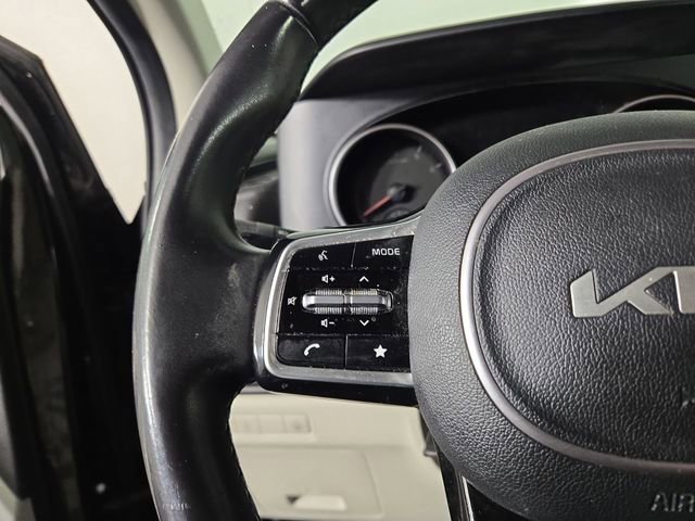 Used 2022 Kia Carnival LX image 22