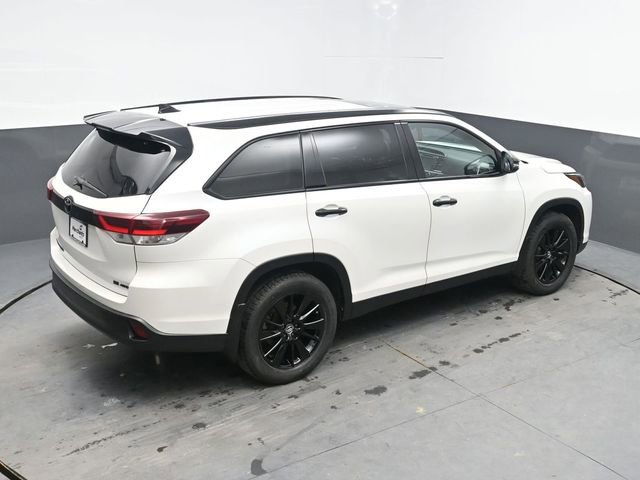 Used 2019 Toyota Highlander SE w/ Nightshade Edition AWD/4WD image 38