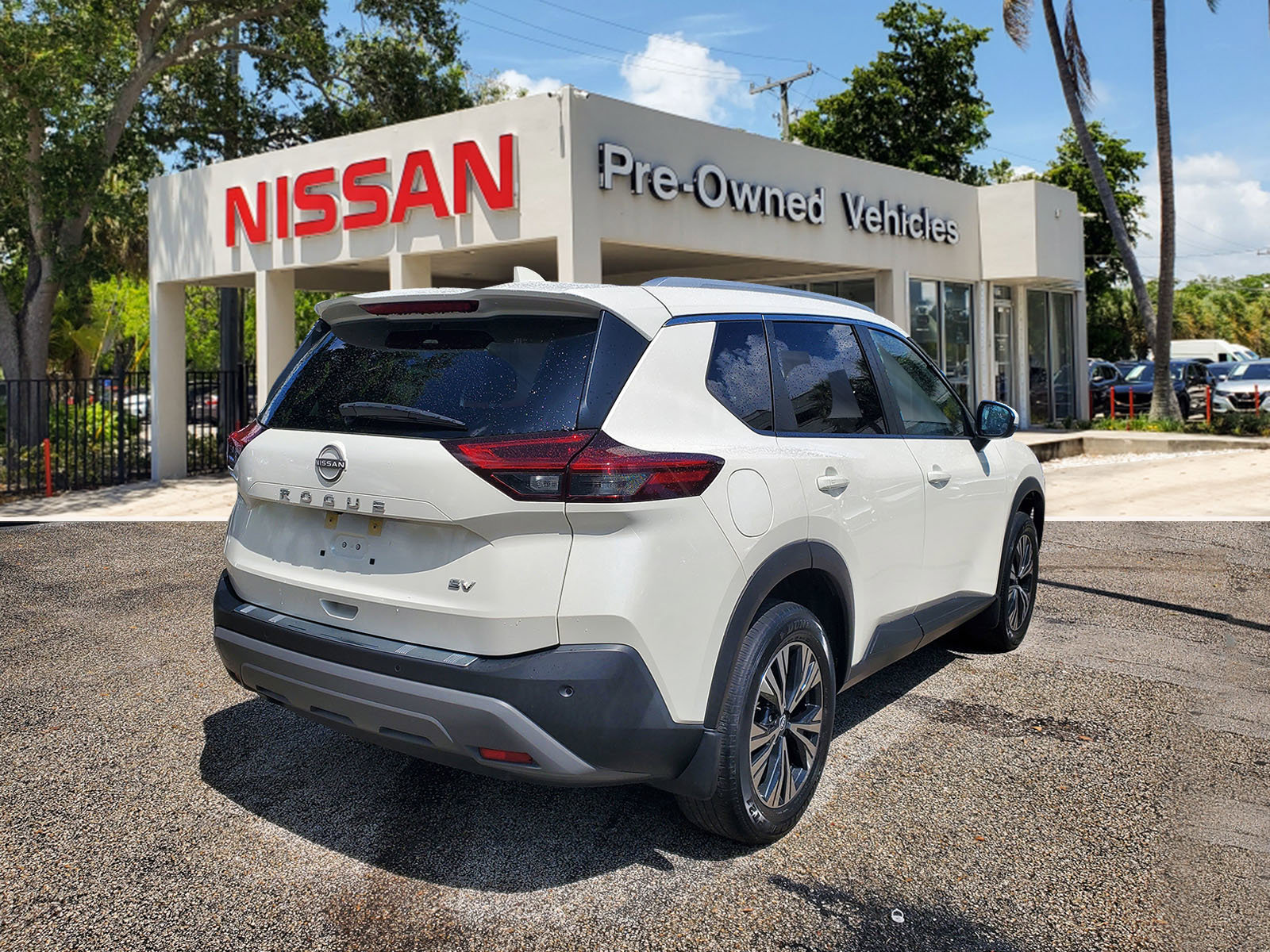 Used 2022 Nissan Rogue SV w/ SV Premium Package image 4