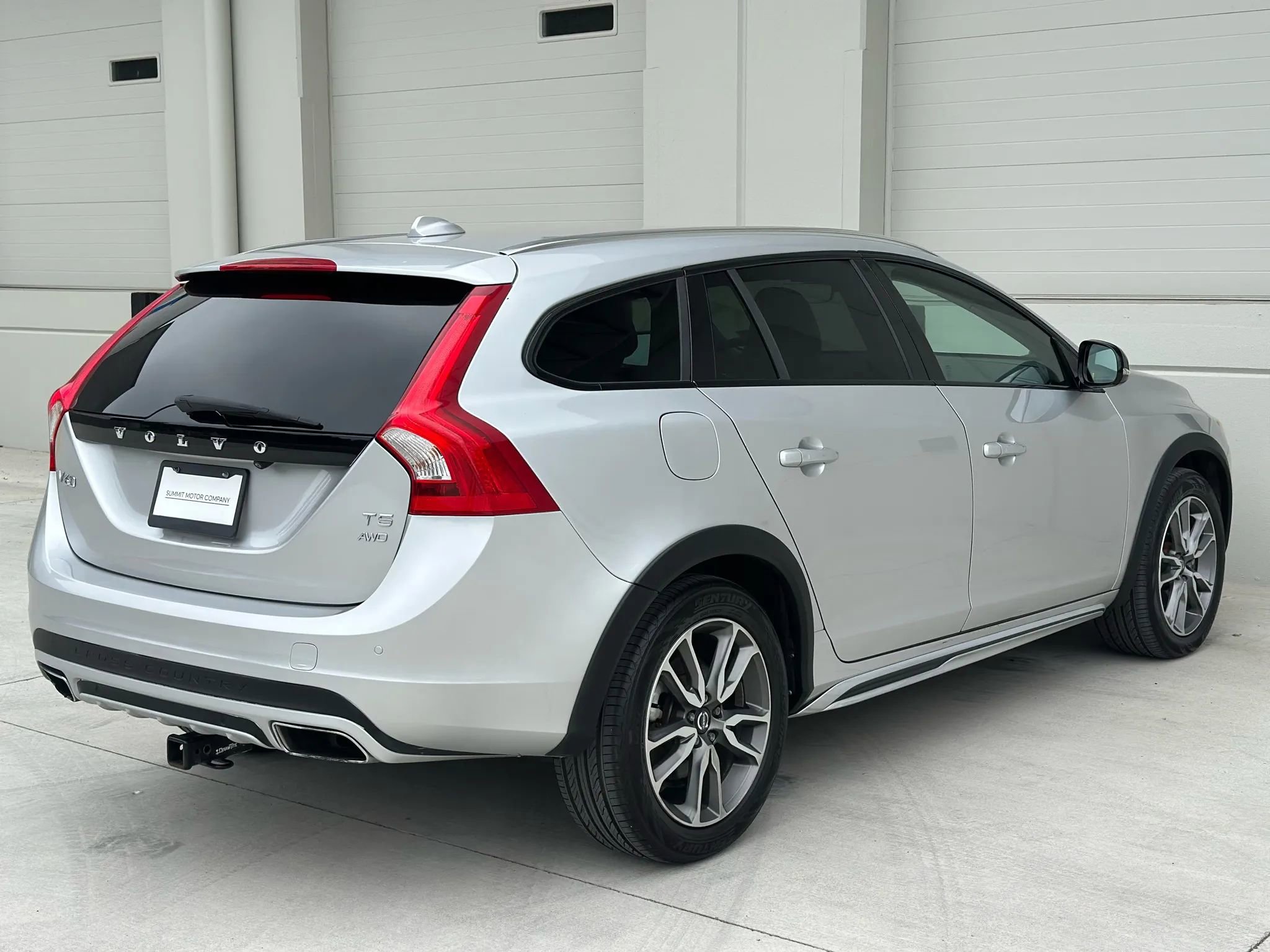 Used 2017 Volvo V60 T5 Cross Country w/ Convenience Package image 5