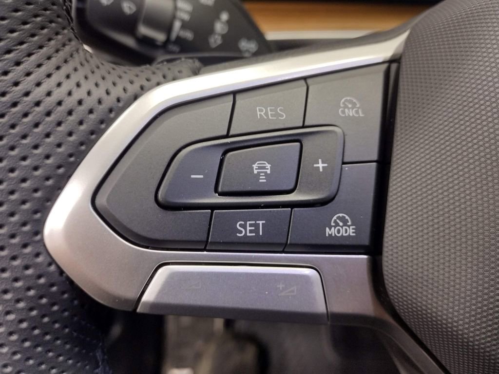 New 2026 Volkswagen Tiguan SEL R-Line image 30