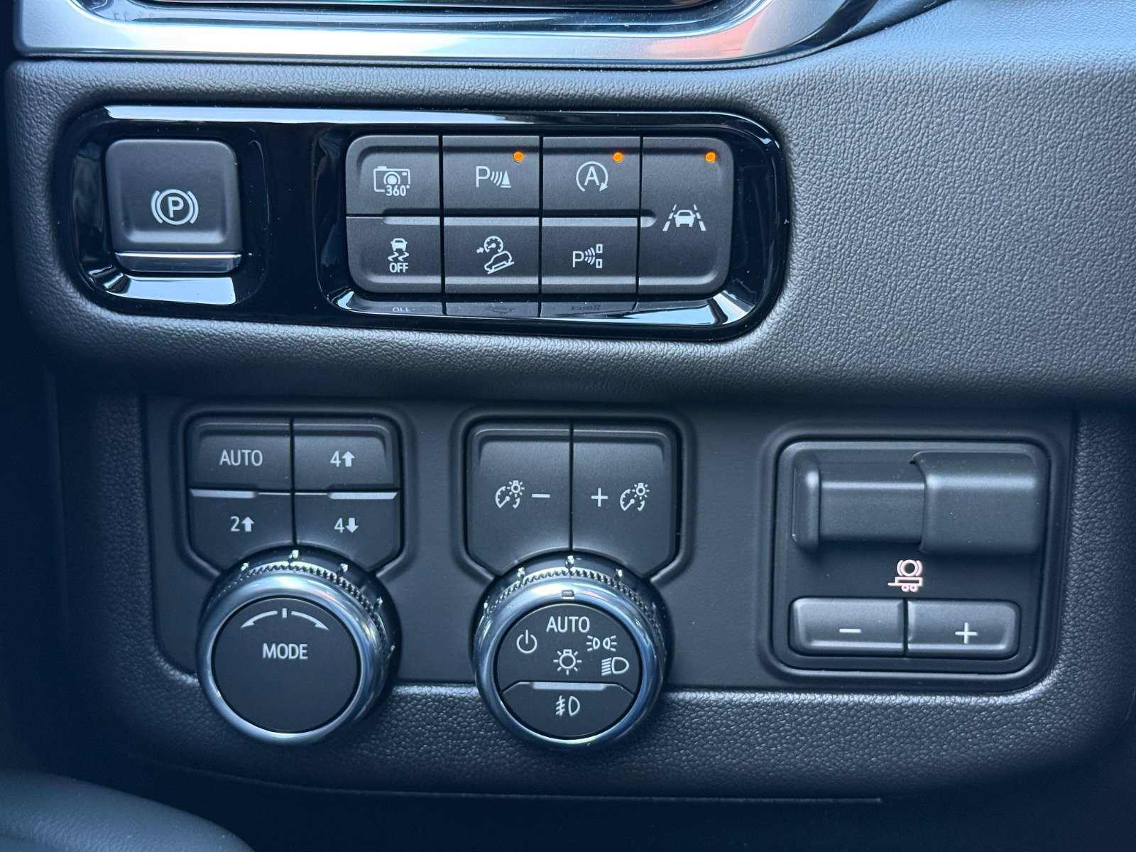 New 2026 GMC Yukon Elevation w/ Elevation Premium Package image 23