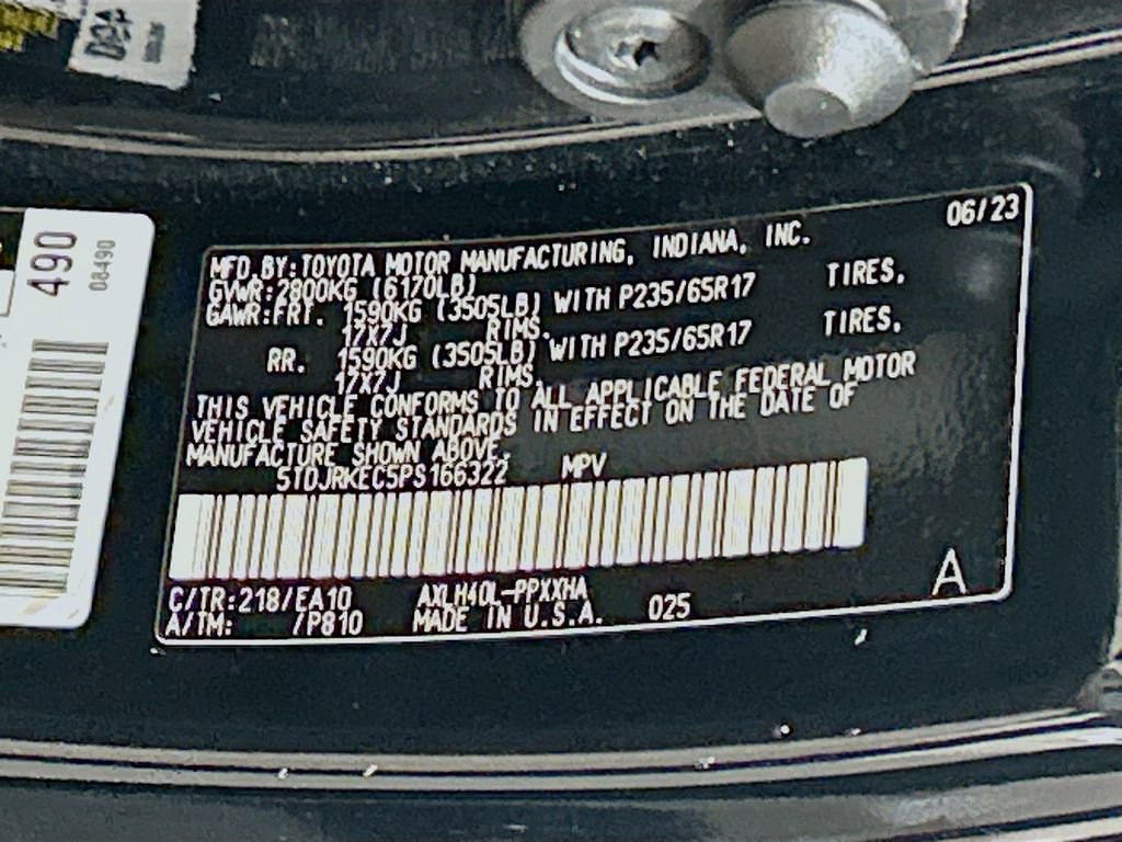 Used 2023 Toyota Sienna XLE w/ XLE Plus Package FWD image 32