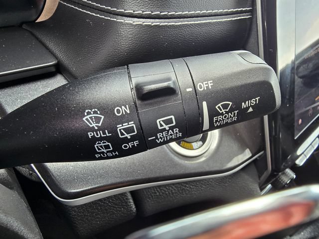 Used 2023 Jeep Grand Cherokee Altitude AWD/4WD image 18