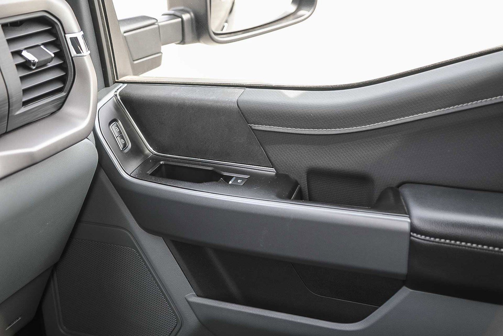 Used 2025 Ford F150 XLT w/ Equipment Group 301A Standard image 22