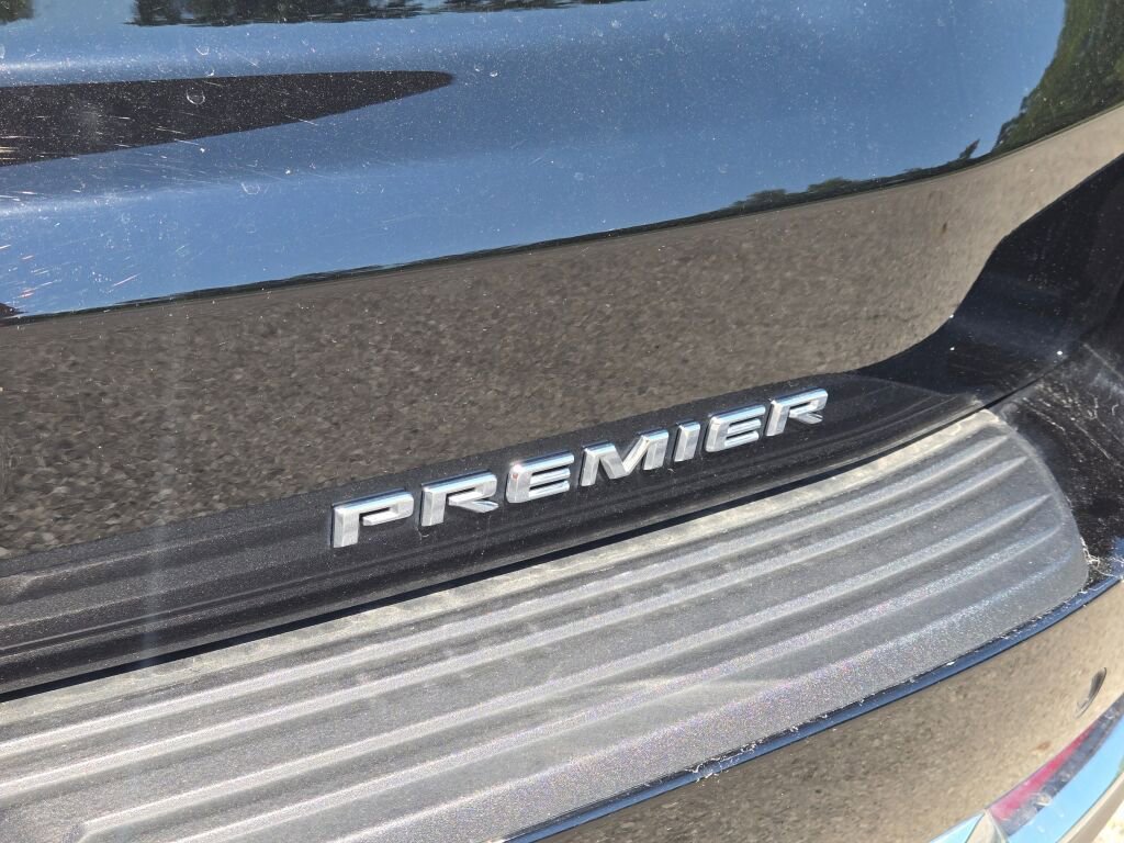 Used 2025 Chevrolet Suburban Premier image 17