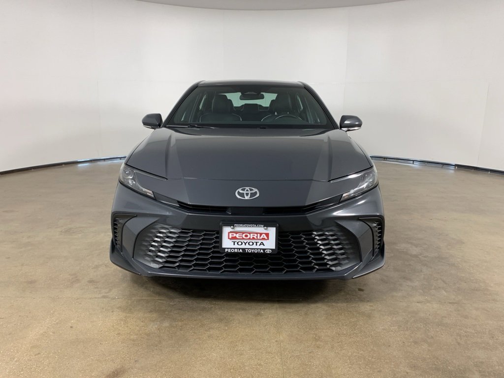 Used 2025 Toyota Camry SE image 3