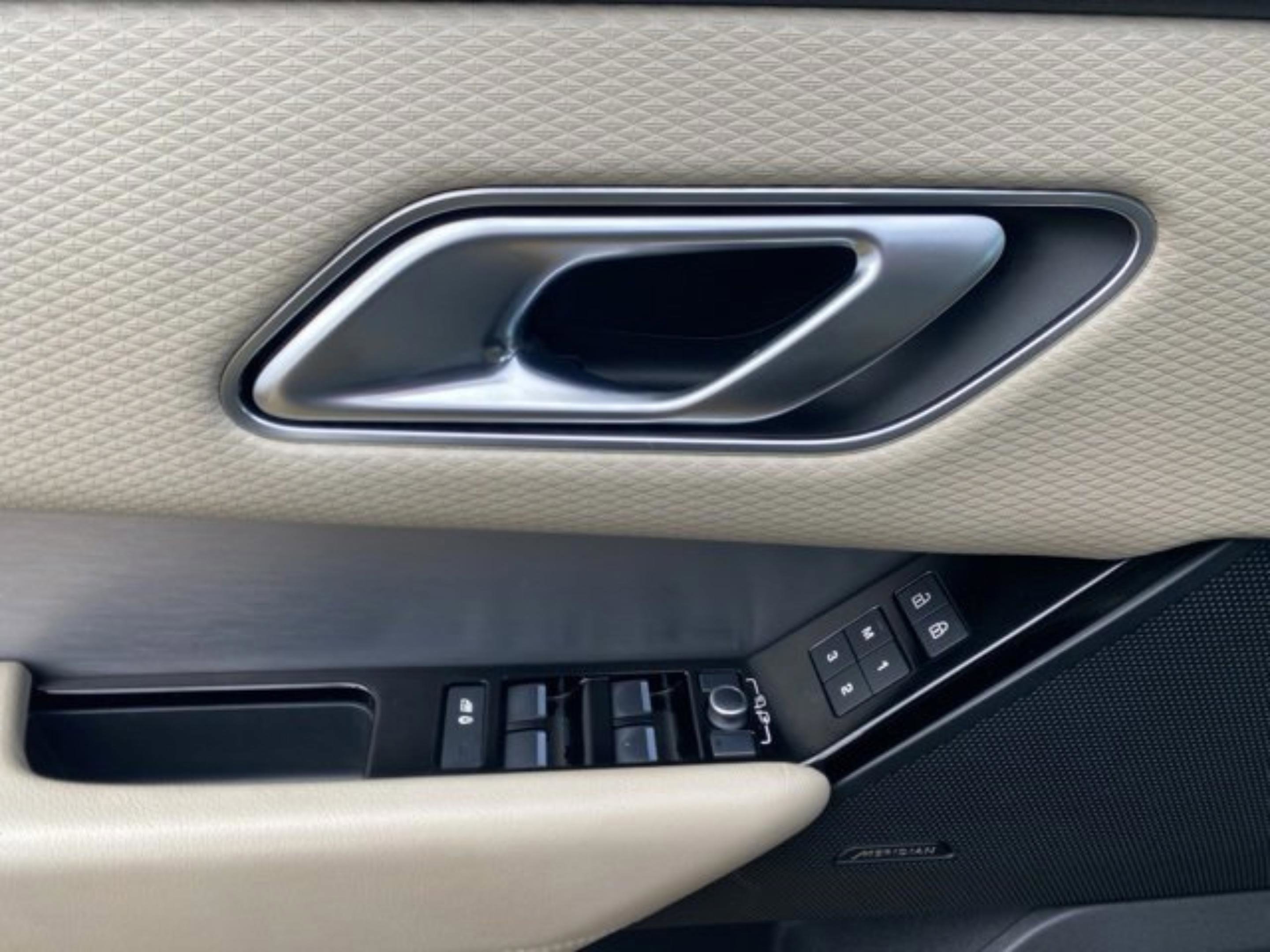 Used 2021 Land Rover Range Rover Velar R-Dynamic S image 10