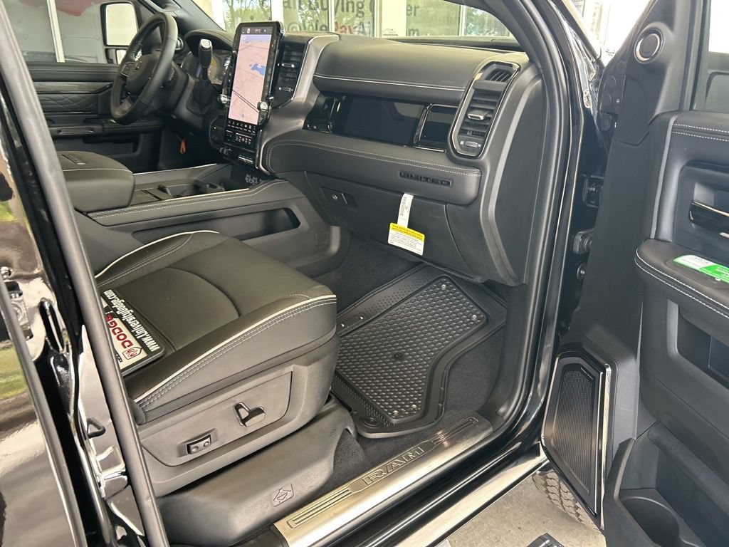 Used 2025 RAM 2500 Limited AWD/4WD image 37