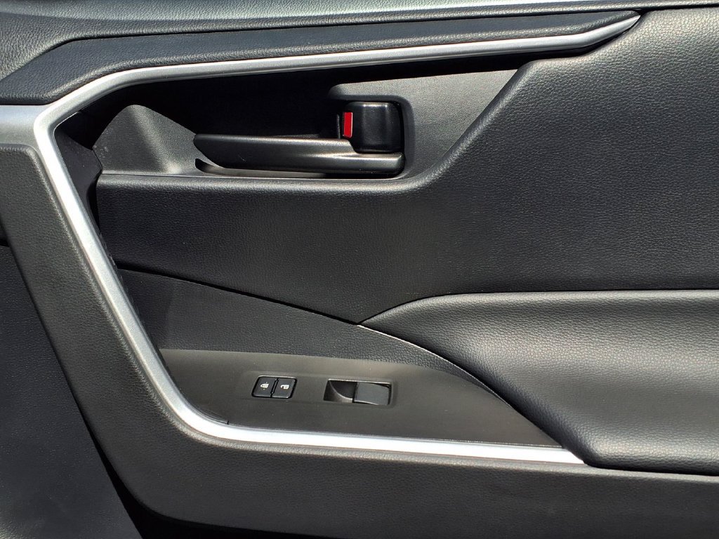 Certified 2025 Toyota RAV4 LE FWD image 39