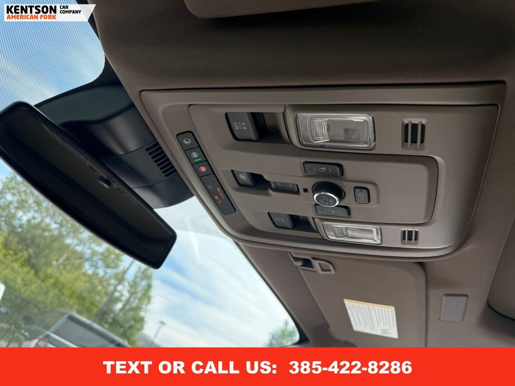 Used 2025 GMC Yukon XL Denali image 32