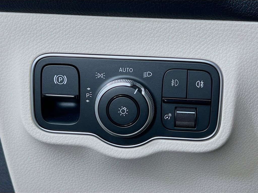 Certified 2025 Mercedes-Benz GLB 250 4MATIC image 10