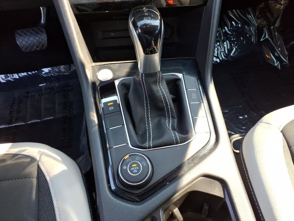 Used 2025 Volkswagen Taos SE AWD/4WD image 13