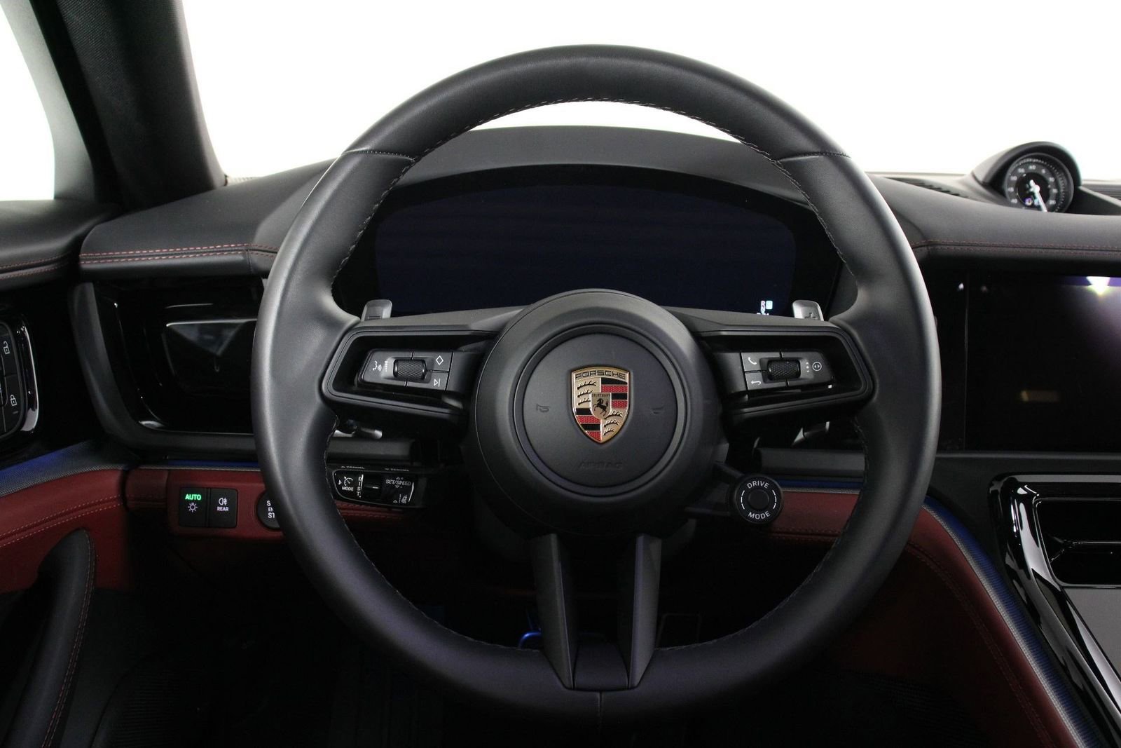 Certified 2025 Porsche Panamera image 12