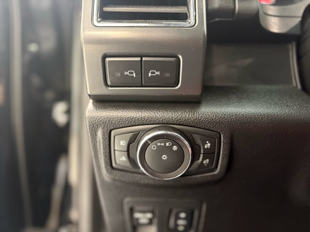 Used 2018 Ford F150 Lariat w/ Equipment Group 502A Luxury AWD/4WD image 26