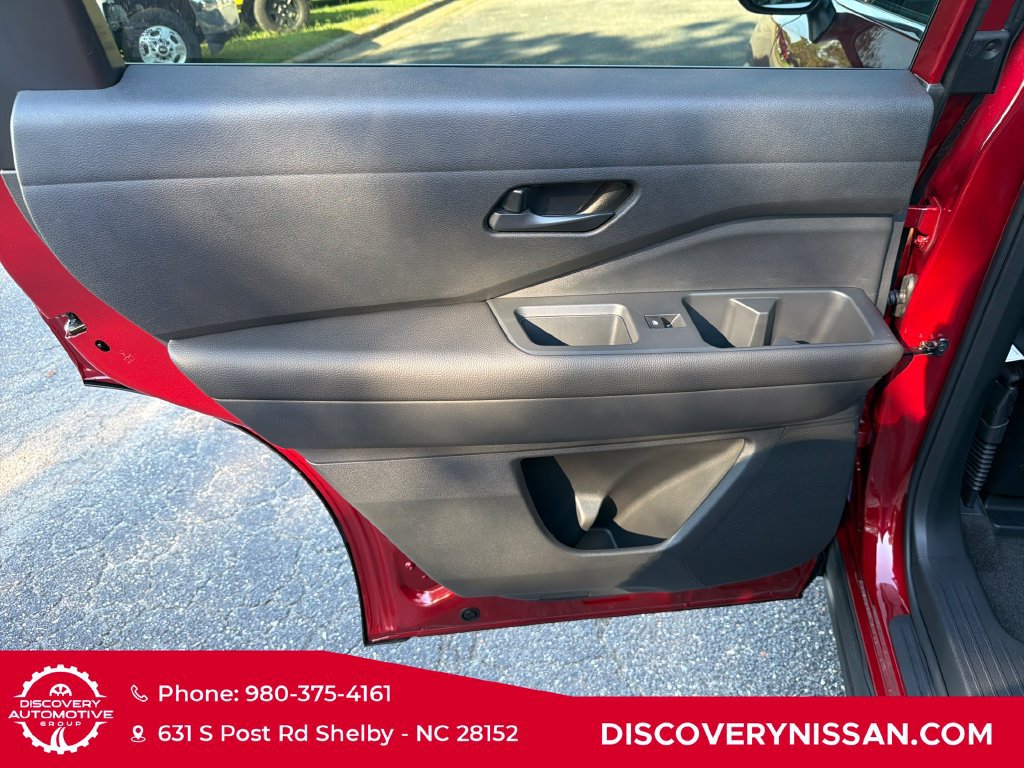 New 2026 Nissan Pathfinder SV w/ SV Premium Package FWD image 28