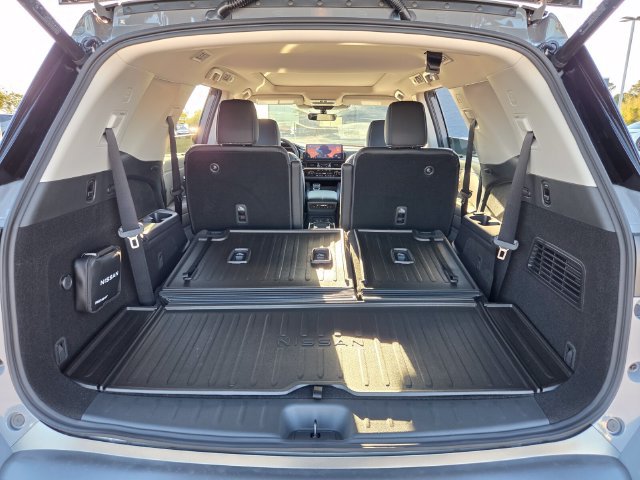 New 2026 Nissan Pathfinder Platinum FWD image 17