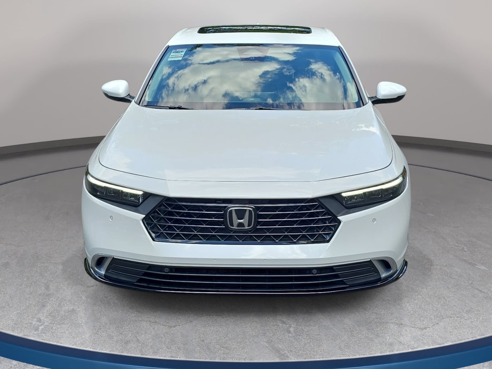 Used 2024 Honda Accord Touring image 2