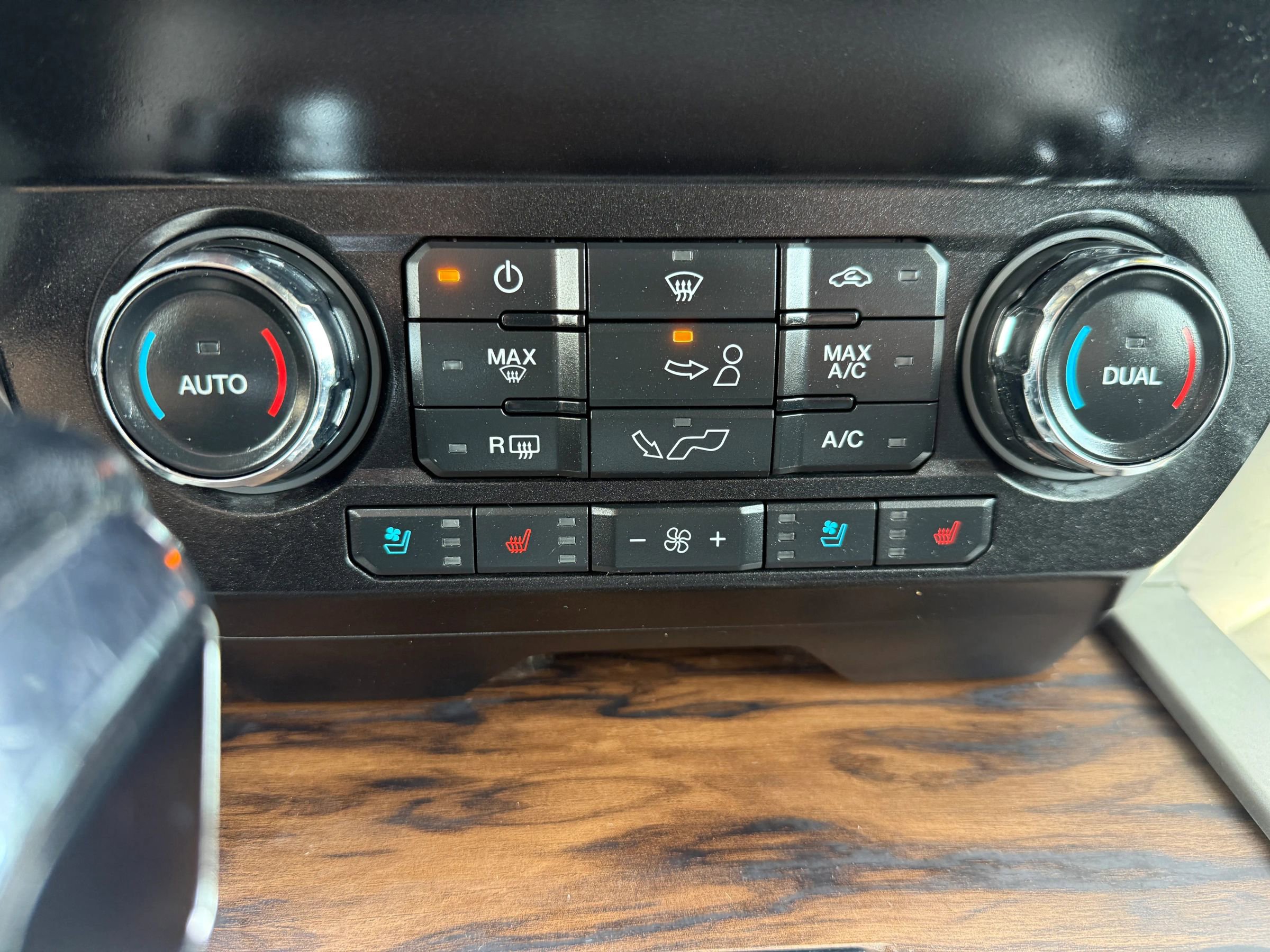 Used 2019 Ford F150 Lariat image 28