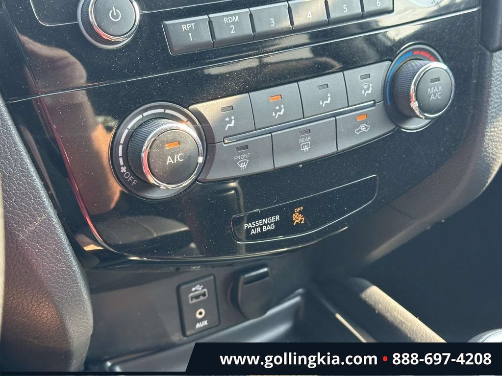 Used 2017 Nissan Rogue SV AWD/4WD image 25