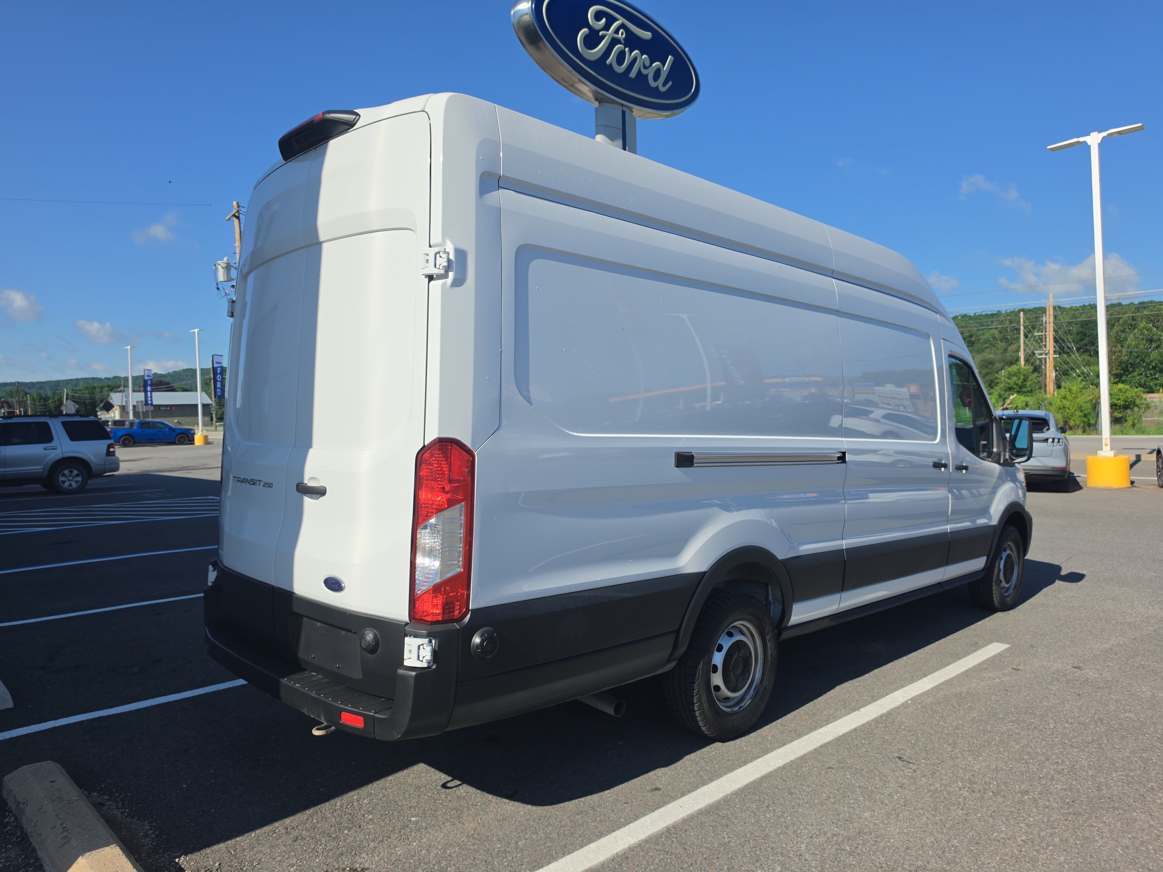 Used 2025 Ford Transit 250 148 High Roof Extended RWD video 3