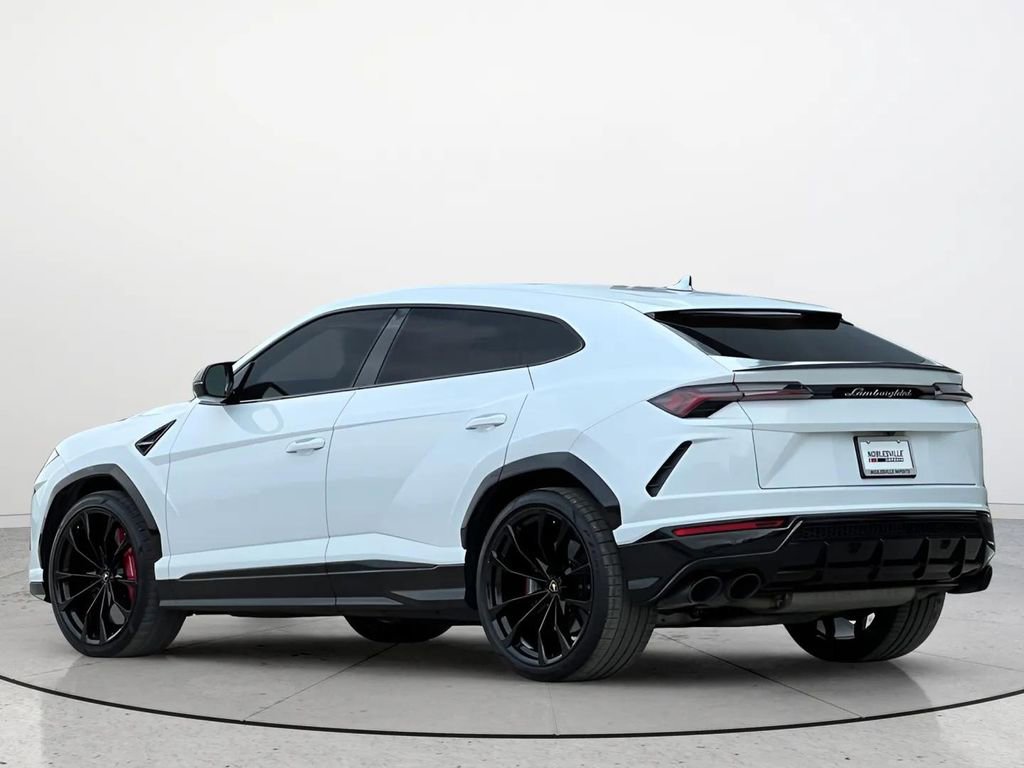 Used 2022 Lamborghini Urus AWD/4WD image 2