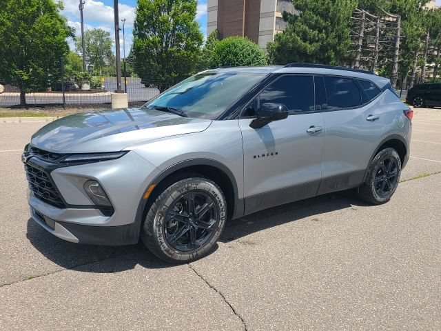 Used 2023 Chevrolet Blazer LT w/ Convenience Package AWD/4WD image 3