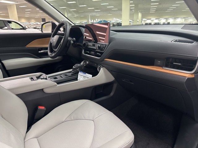 New 2026 Toyota Grand Highlander Platinum image 10