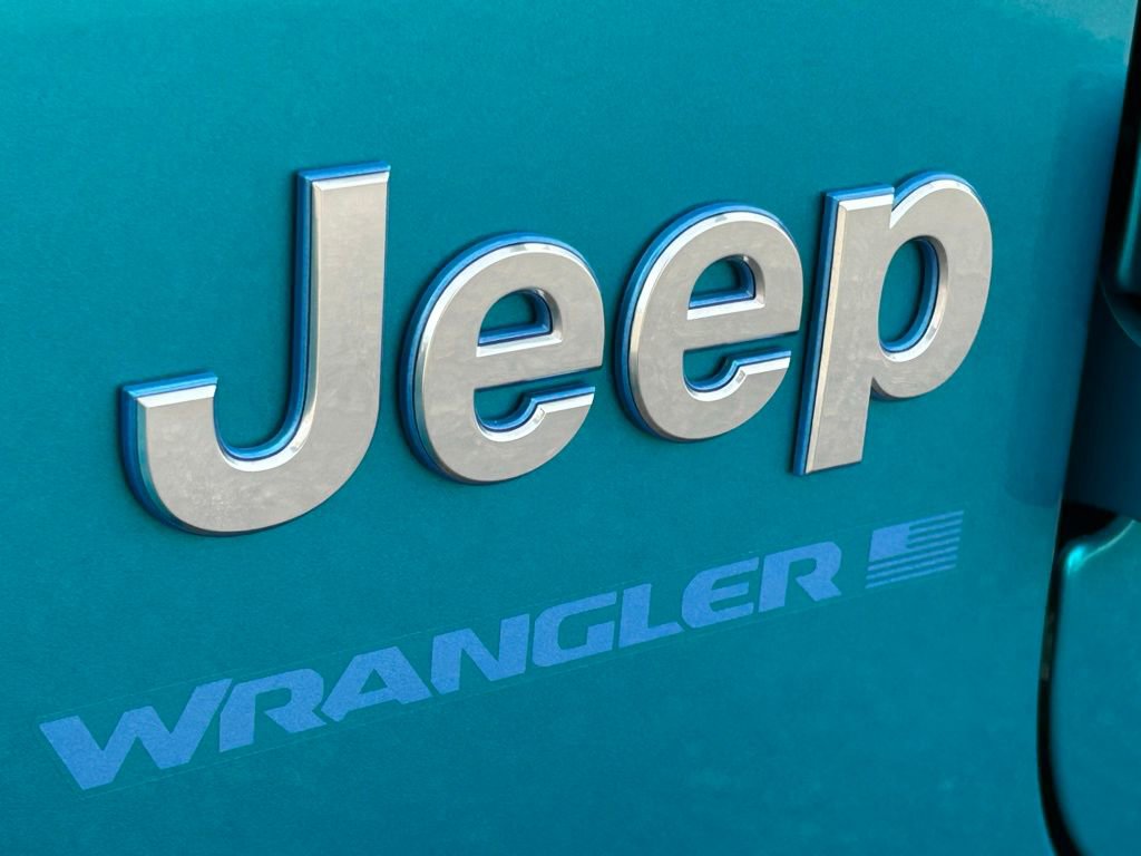 Used 2024 Jeep Wrangler Unlimited Sahara w/ Technology Group AWD/4WD image 41