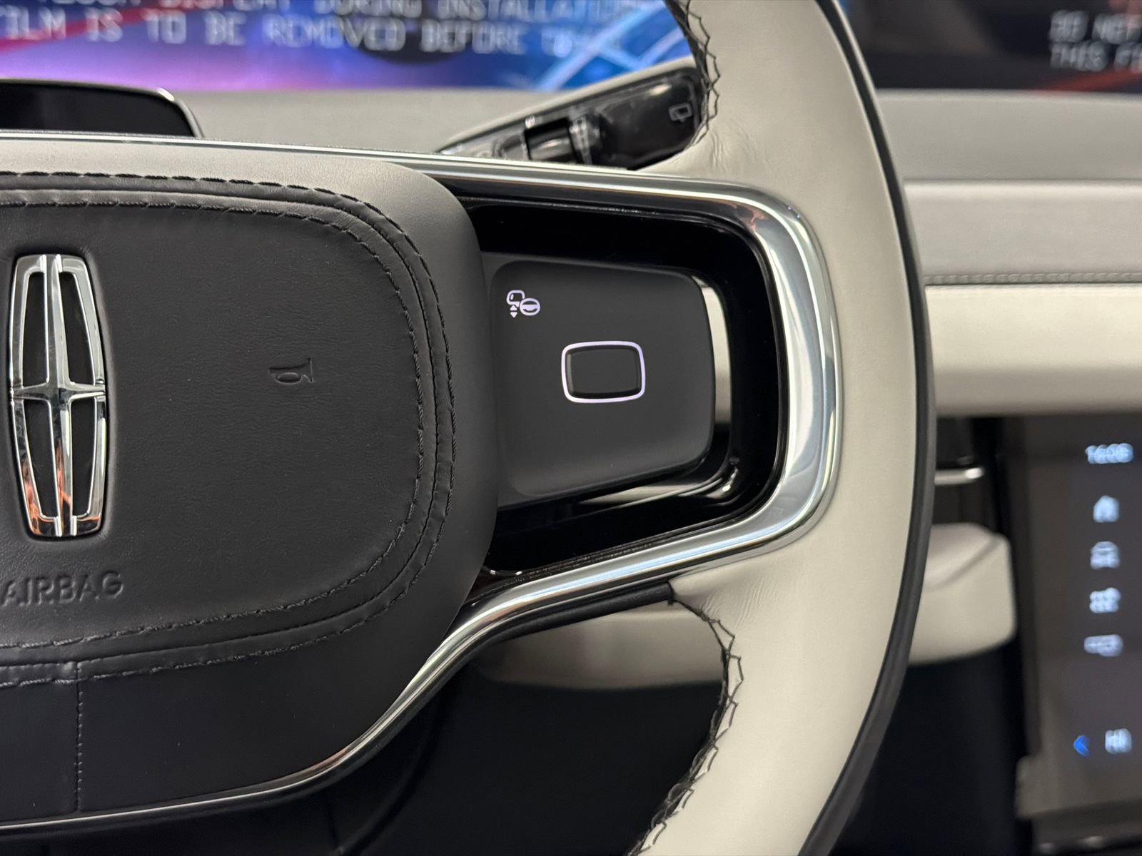 New 2026 Lincoln Navigator L Reserve AWD/4WD image 25