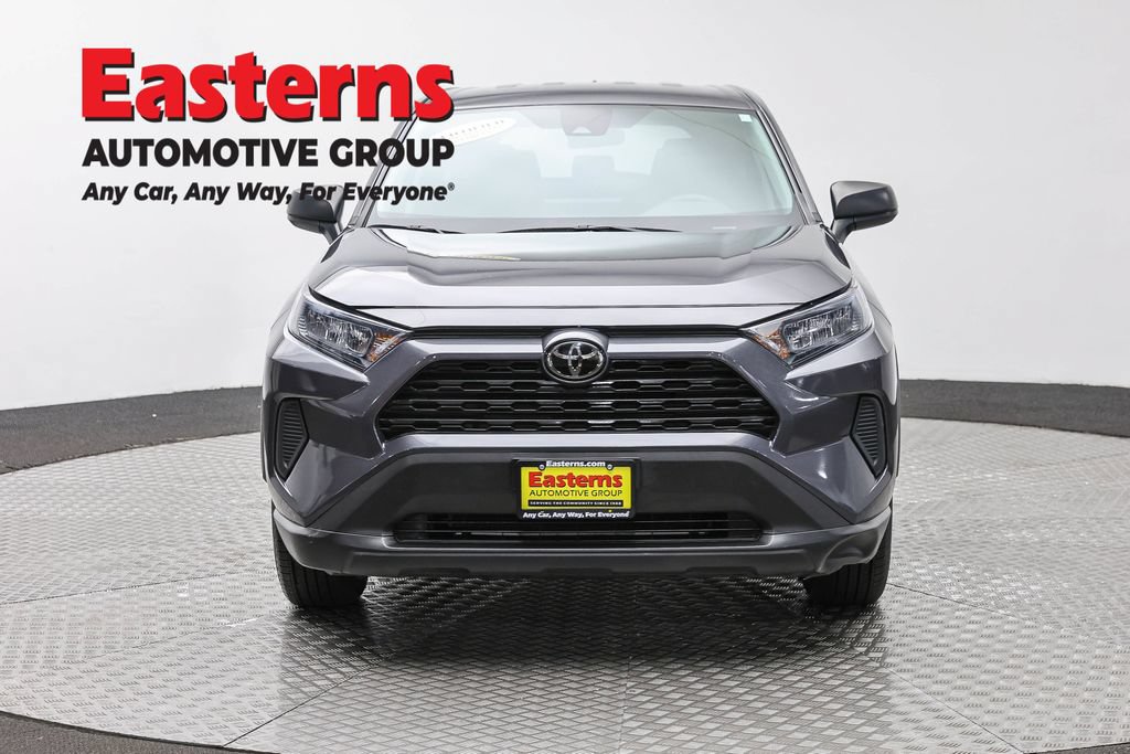 Used 2022 Toyota RAV4 LE AWD/4WD image 2