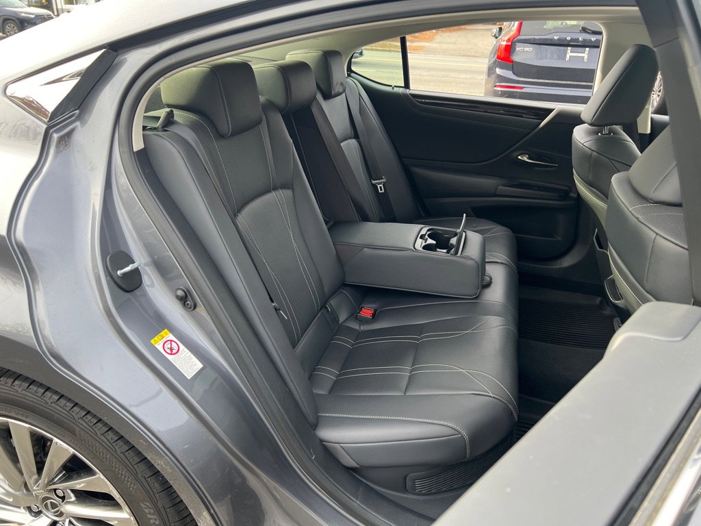 Used 2019 Lexus ES 300h image 17