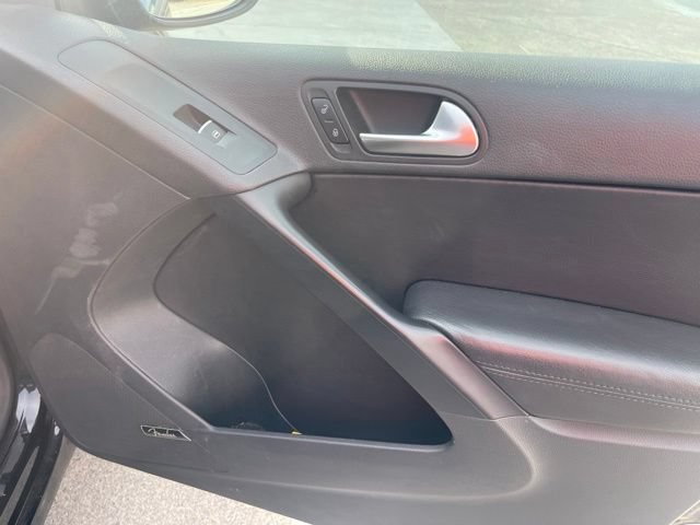 Used 2017 Volkswagen Tiguan SEL FWD image 21