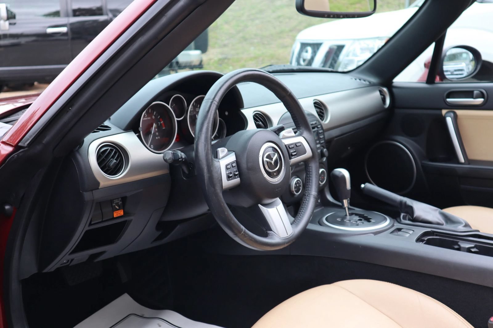 Used 2009 MAZDA MX-5 Miata Grand Touring RWD image 9