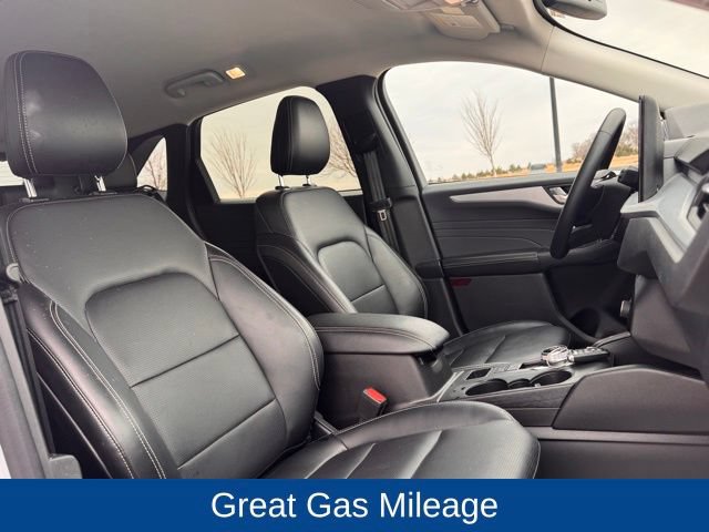 Used 2025 Ford Escape Platinum AWD/4WD image 24
