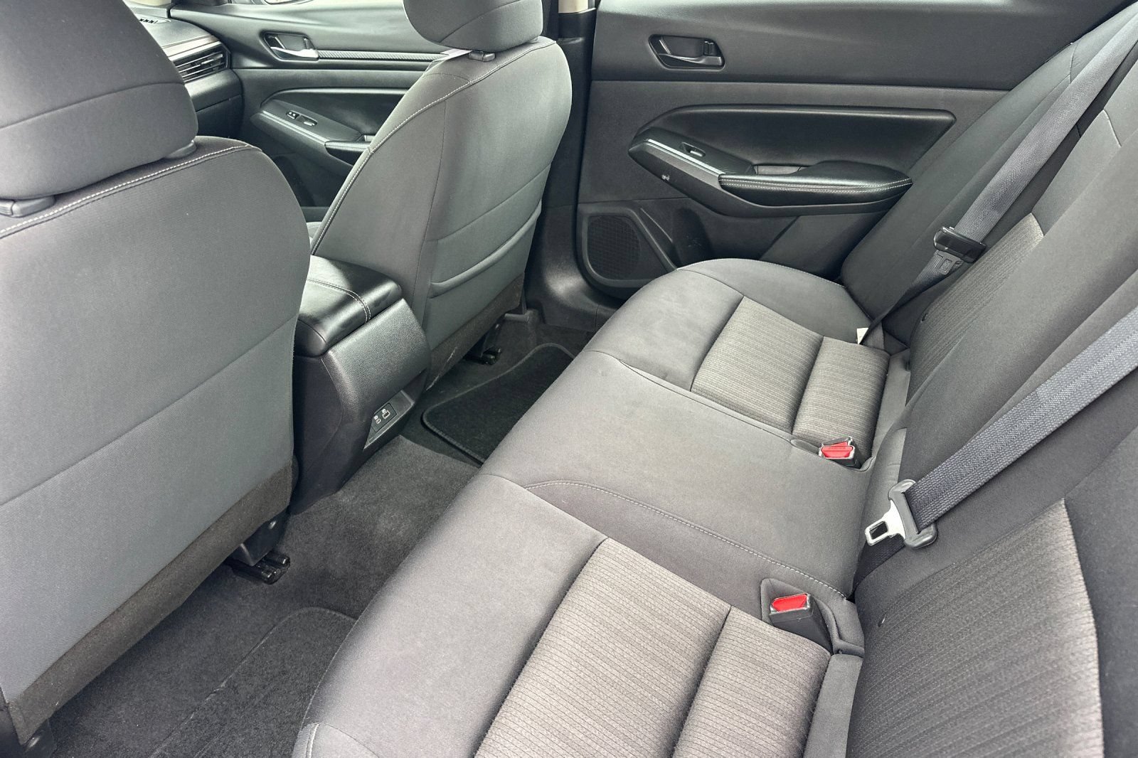 Used 2024 Nissan Altima 2.5 SV FWD image 12