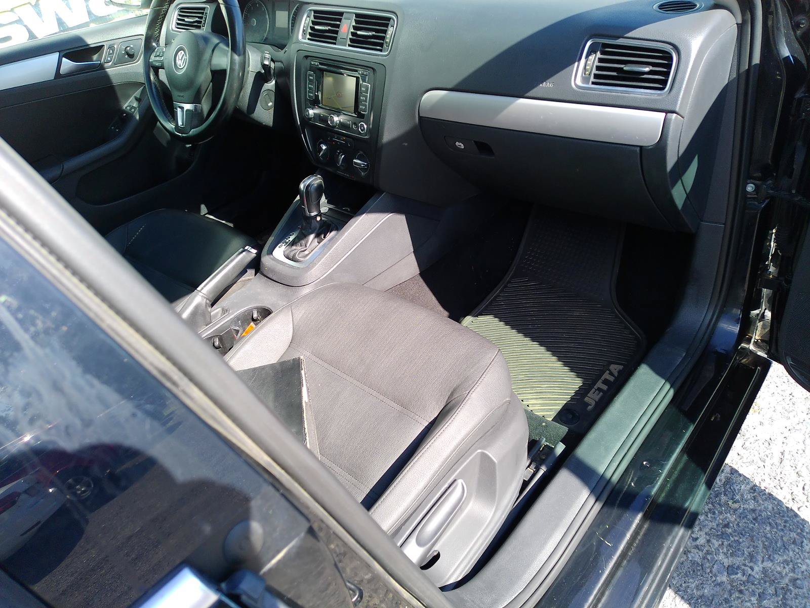 Used 2012 Volkswagen Jetta SEL FWD image 41