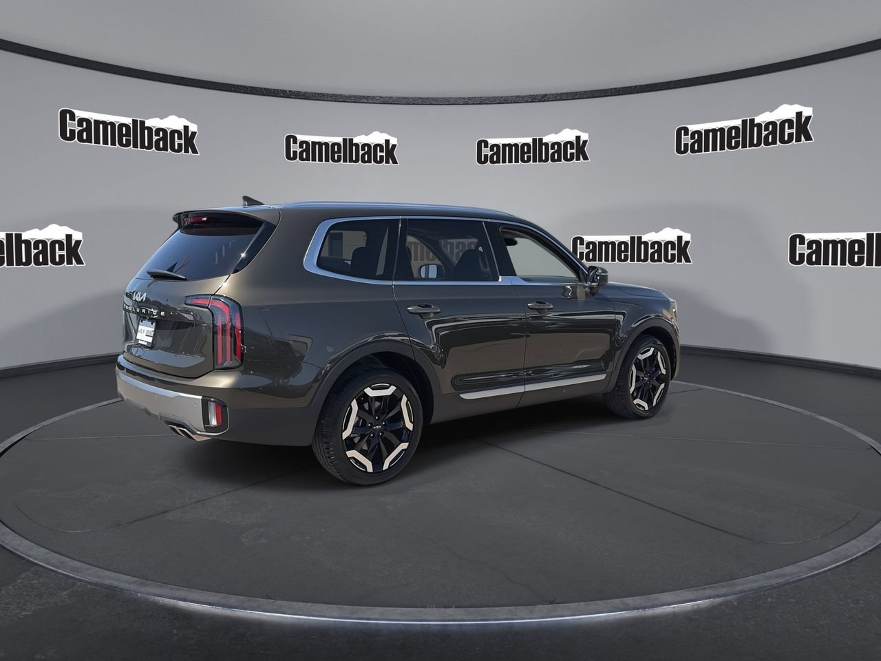 Certified 2025 Kia Telluride EX w/ EX Captain's Chair Package FWD image 7