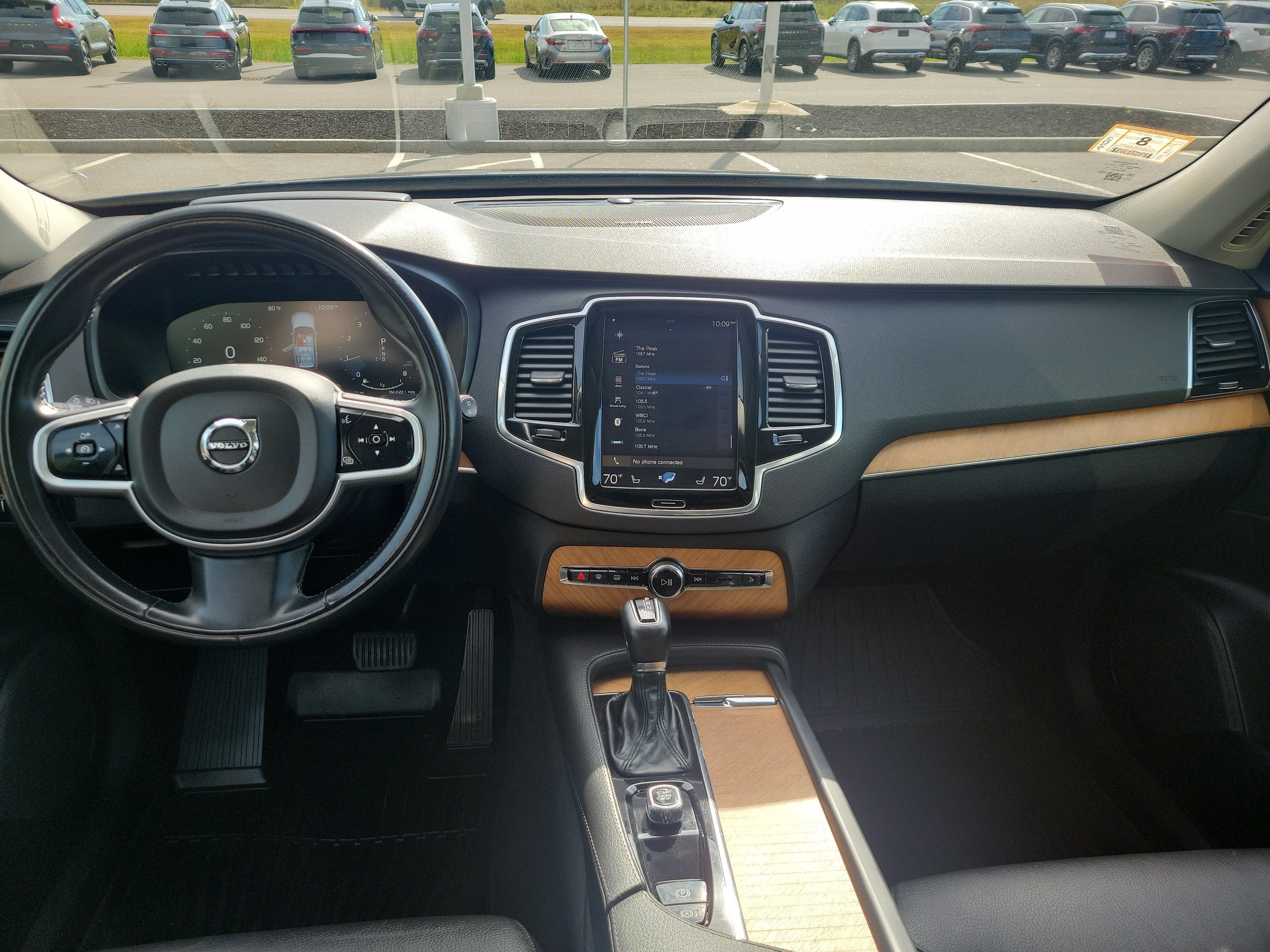 Used 2022 Volvo XC90 T6 Momentum w/ Advanced Package AWD/4WD image 3