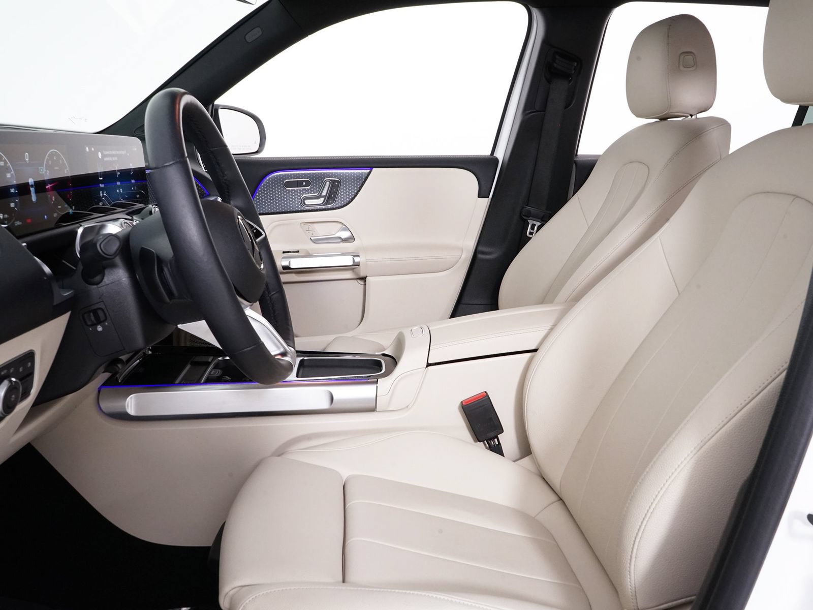 Used 2025 Mercedes-Benz GLB 250 4MATIC image 4