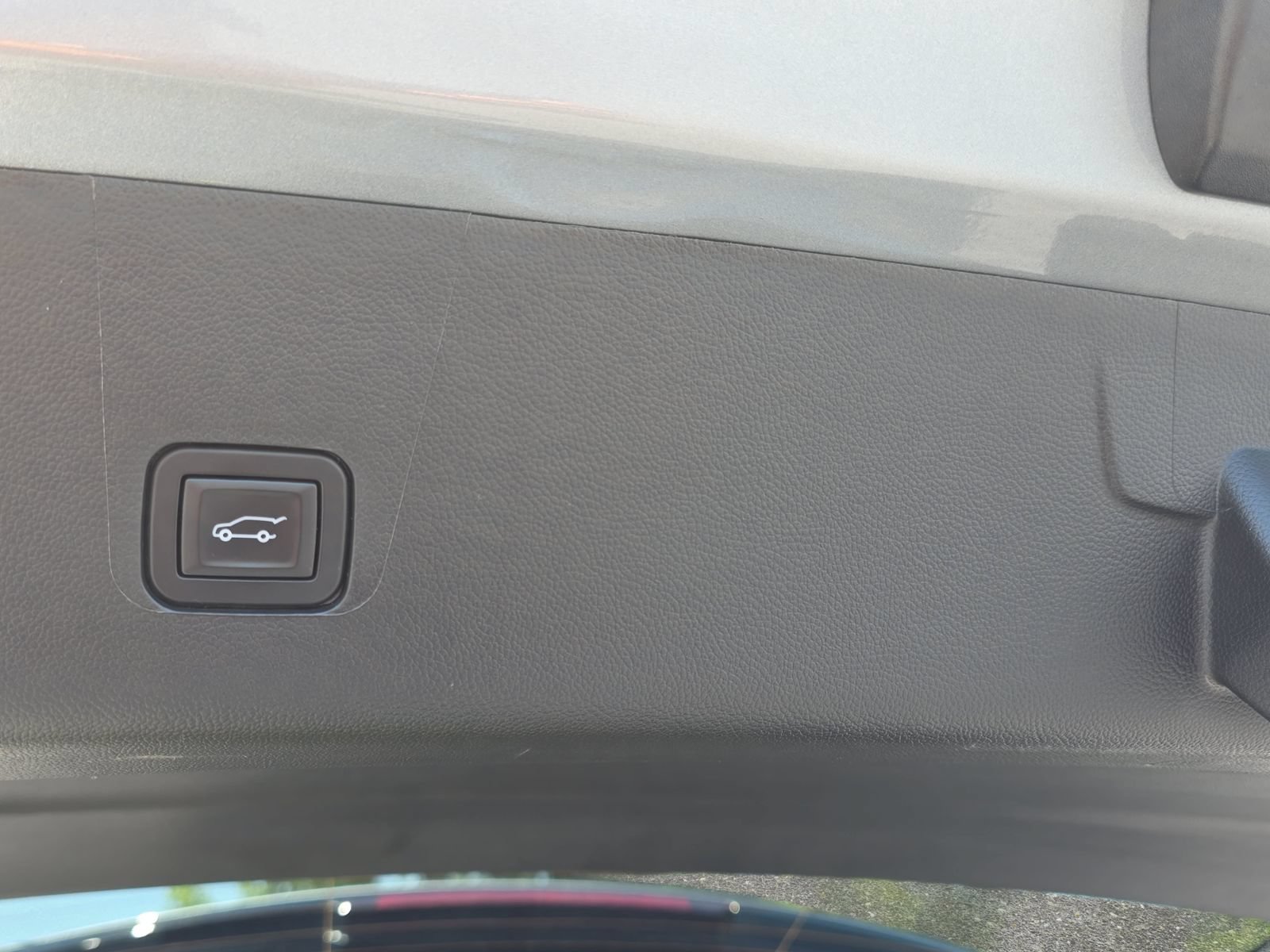 Used 2023 Chevrolet Traverse Premier FWD image 14