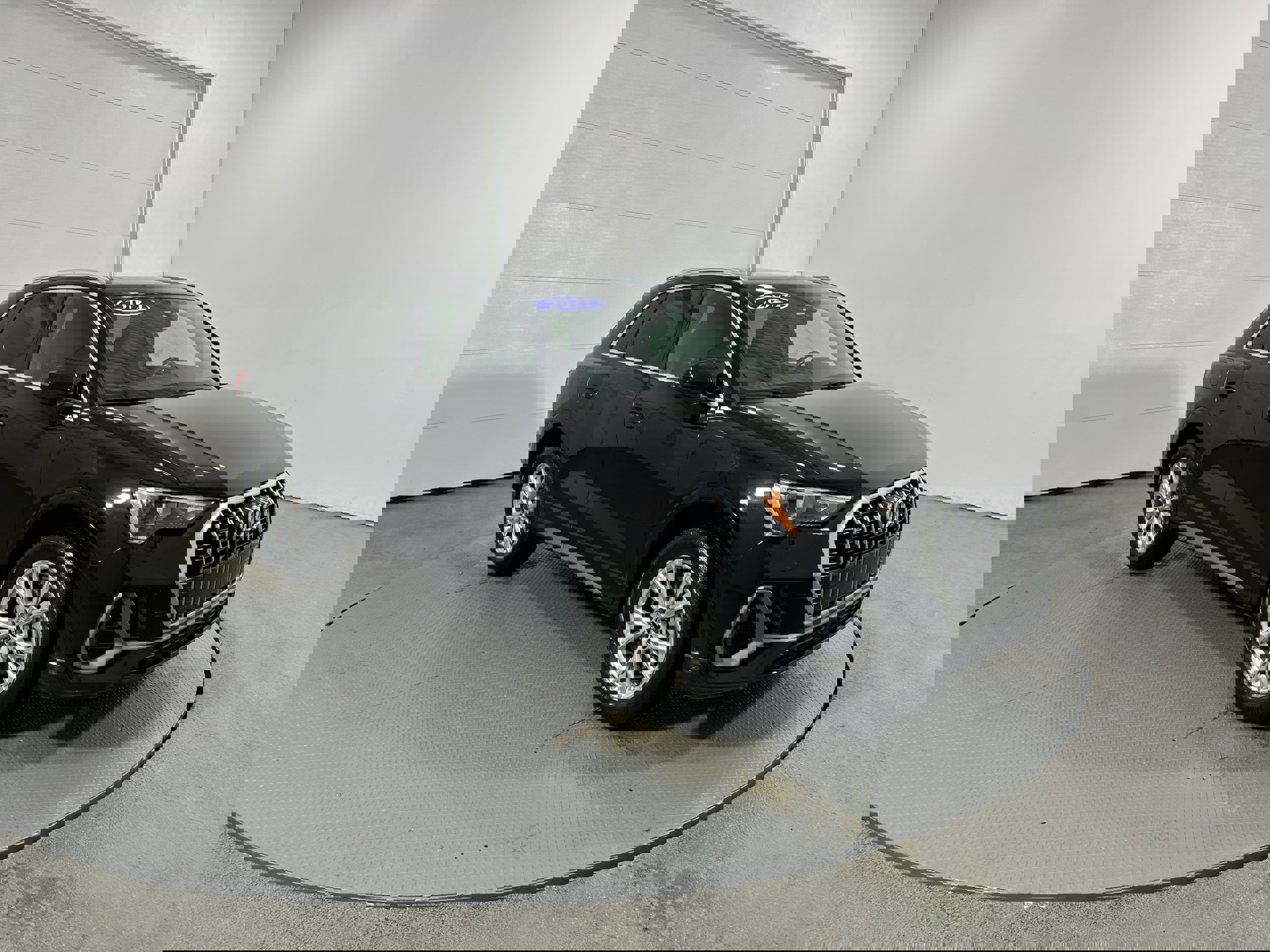 Used 2021 Audi Q3 2.0T Premium w/ Convenience Package image 2