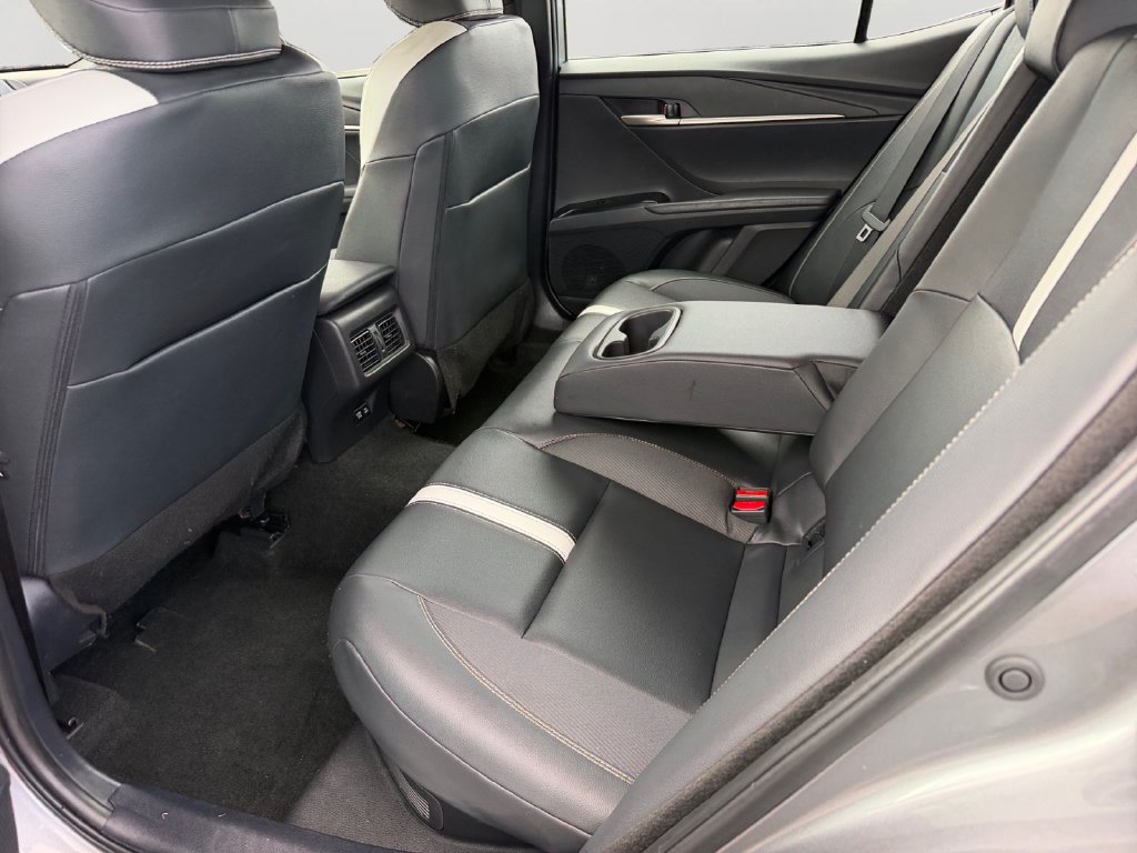 Used 2025 Toyota Camry SE FWD image 11