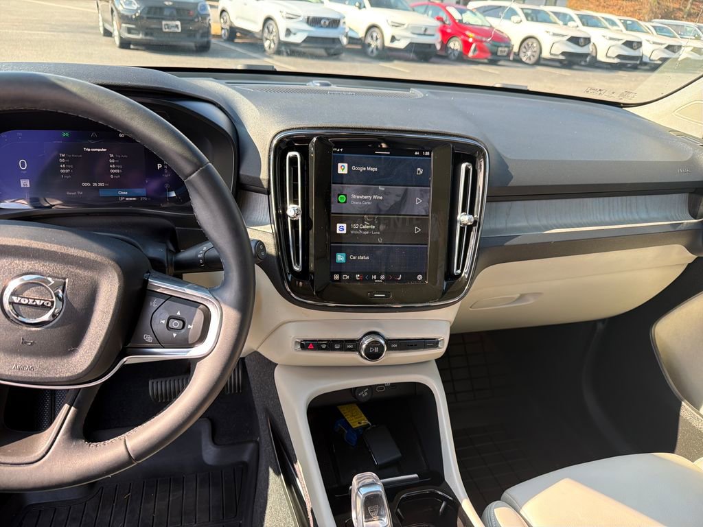 Certified 2024 Volvo XC40 B5 Plus w/ Protection Package Premier image 21