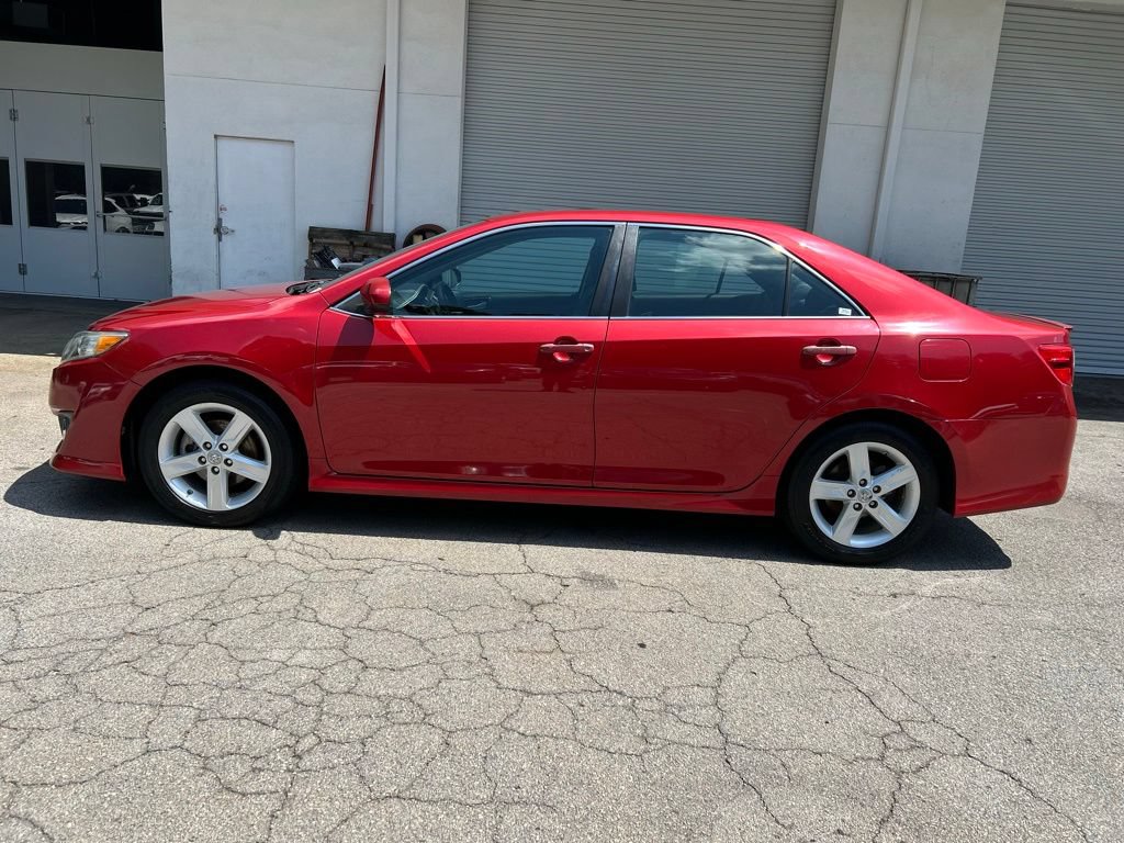 Used 2012 Toyota Camry SE FWD image 3
