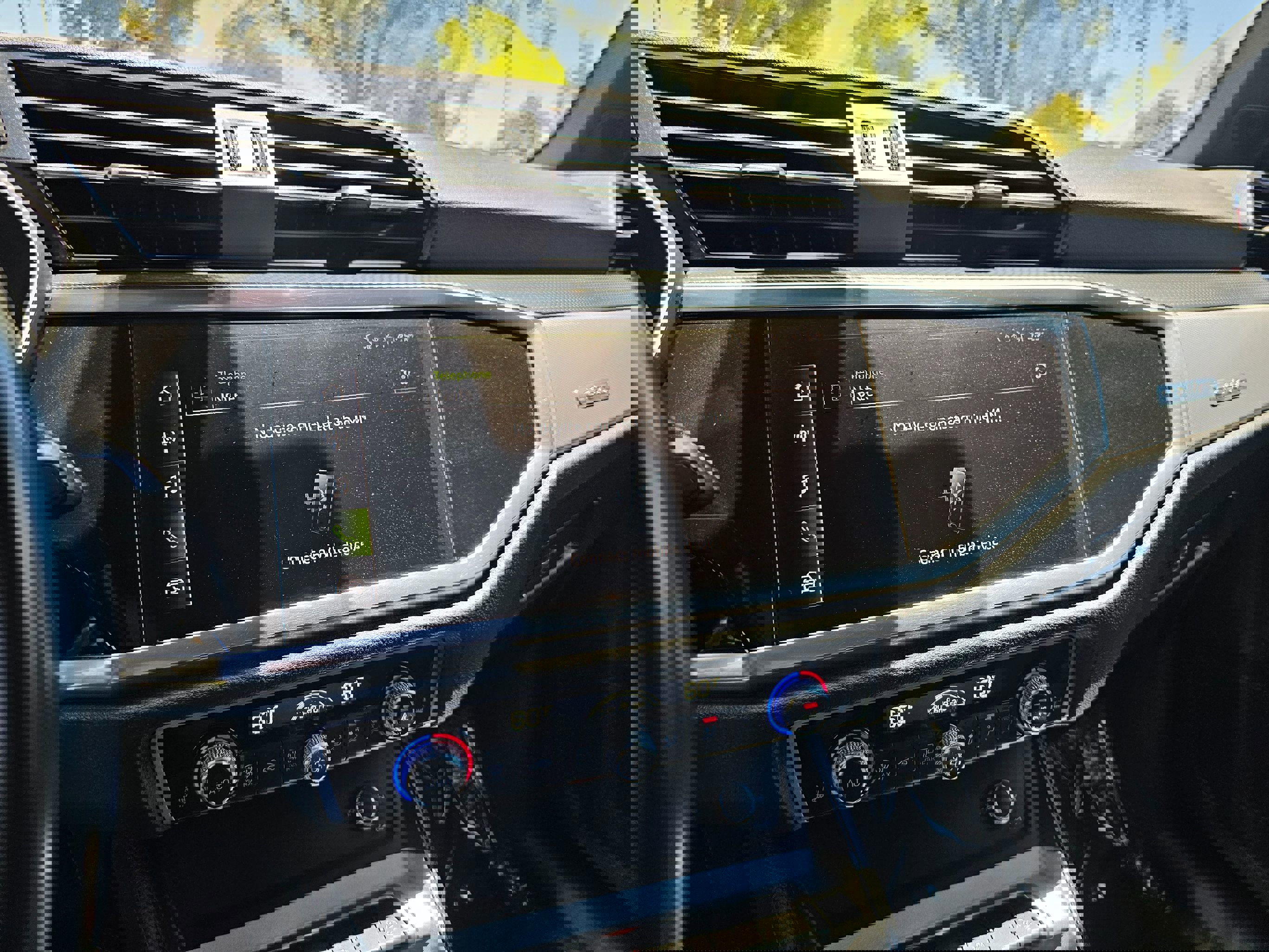 Used 2023 Audi Q3 2.0T Premium w/ 19" Wheel Package AWD/4WD image 29